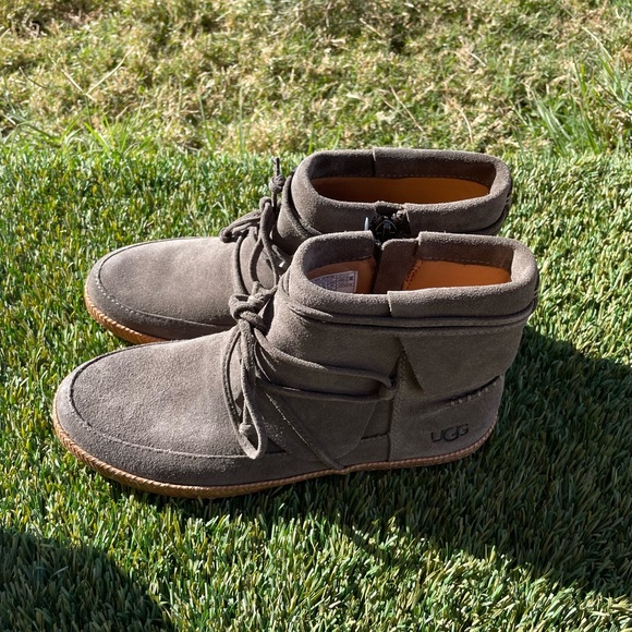 UGG | Shoes | Womens Ugg Reid Boots Sz 